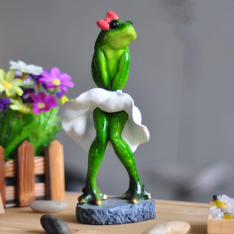 Green BESPORTBLE 2pcs Frog Figurines Resin Animal Garden Statues Funny Frog Sculptures for Home Desk Decoration