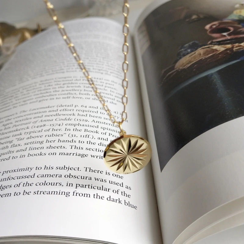 

925 Sterling Silver Unique Style Golden Radioactive Line Flower Round Necklace Design European and American Fashion Necklaces