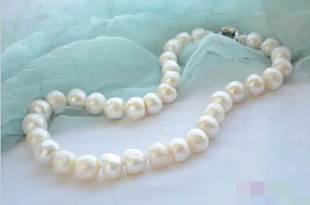 

02760 white baroque freshwater cultured pearl necklace