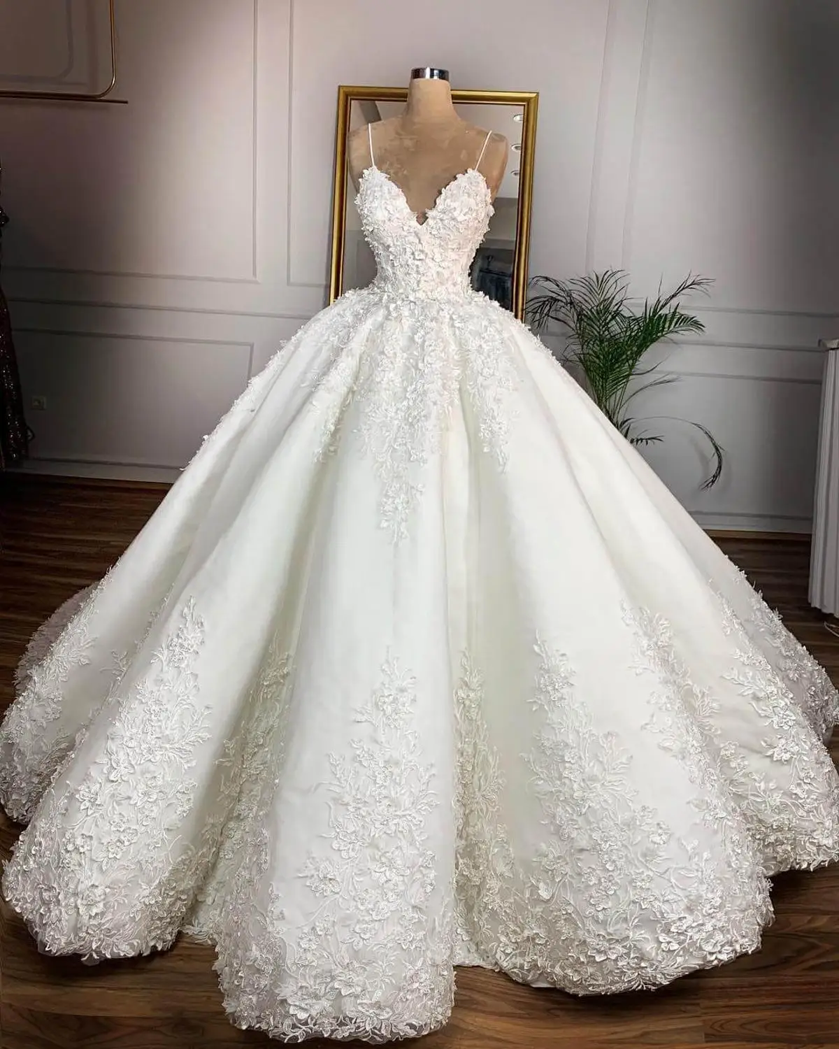 vintage lace ball gown wedding dress