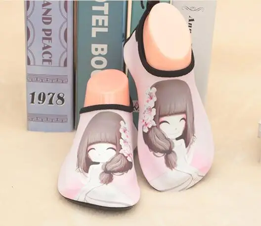 الأطفال منزل الأحذية الفتيان والفتيات داخلي النعال الاطفال الحيوان لينة وحيد الرضع الطفل أحذية المياه السباحة تصفح غير زلة حذاء