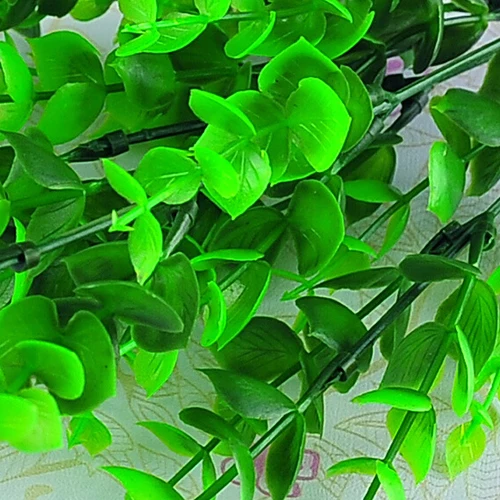 1 шт. 7-ветки Зеленые искусственные, пластиковые листья эвкалипта со стеной из живых растений Материал Декоративные искусственные растения для магазинов и домашнего использования в саду