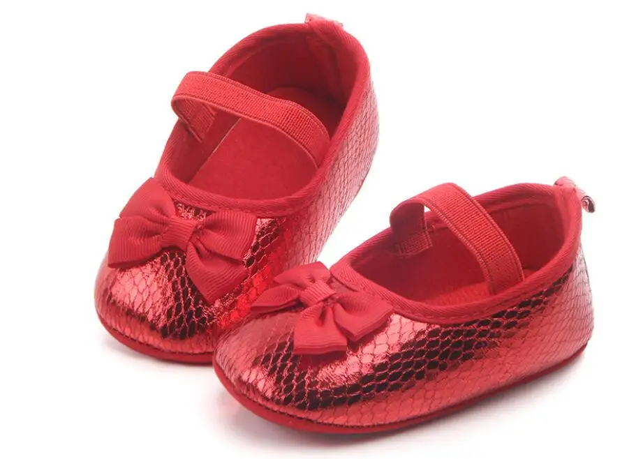 Туфли на красной подошве для маленьких девочек красивая одежда для младенцев и новорожденных платье обувь для детей, не умеющих ходить гетры для новорожденных и тапки