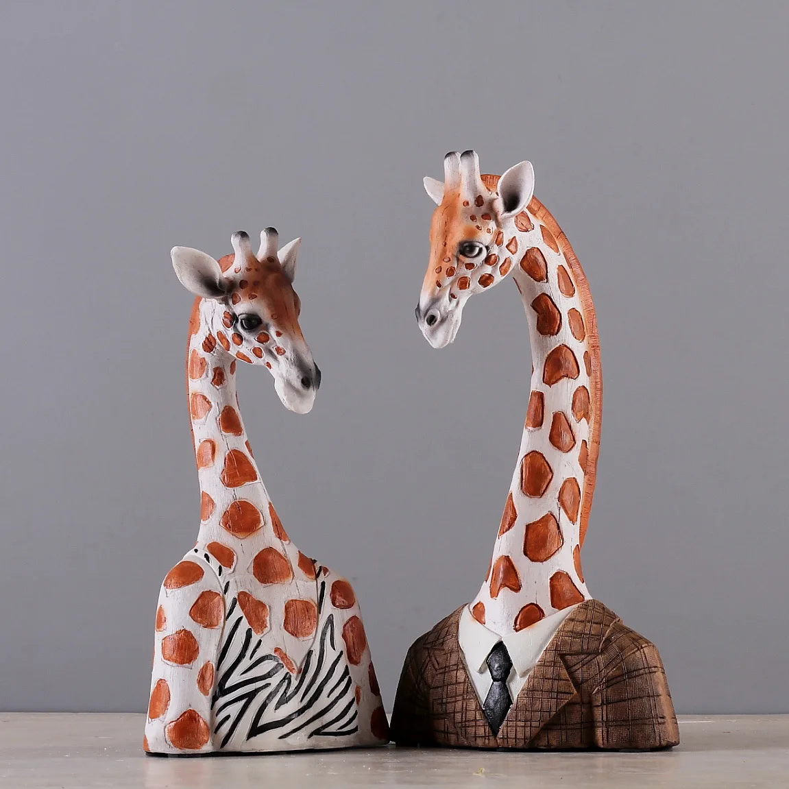 

American Village Creative Giraffe Resin Crafts Decoration Home Living Room Console Desktop Decoration Gift 2pcs/set