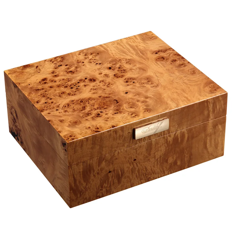 

Humidor Cedar Wood Large Capacity Cigar Moisturizing Box With Humidifier and Hygrometer HH-628