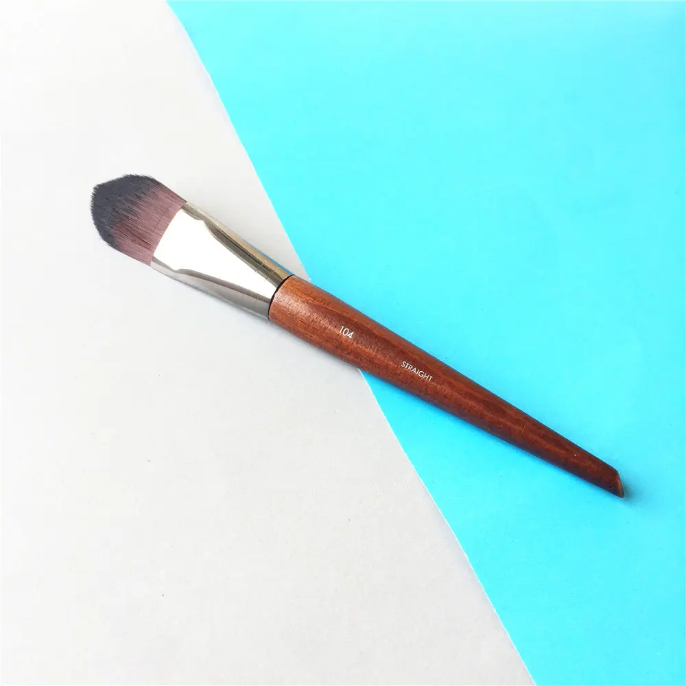 MAKE UP FOR EVER FOUNDATION BRUSH 104 _ 1