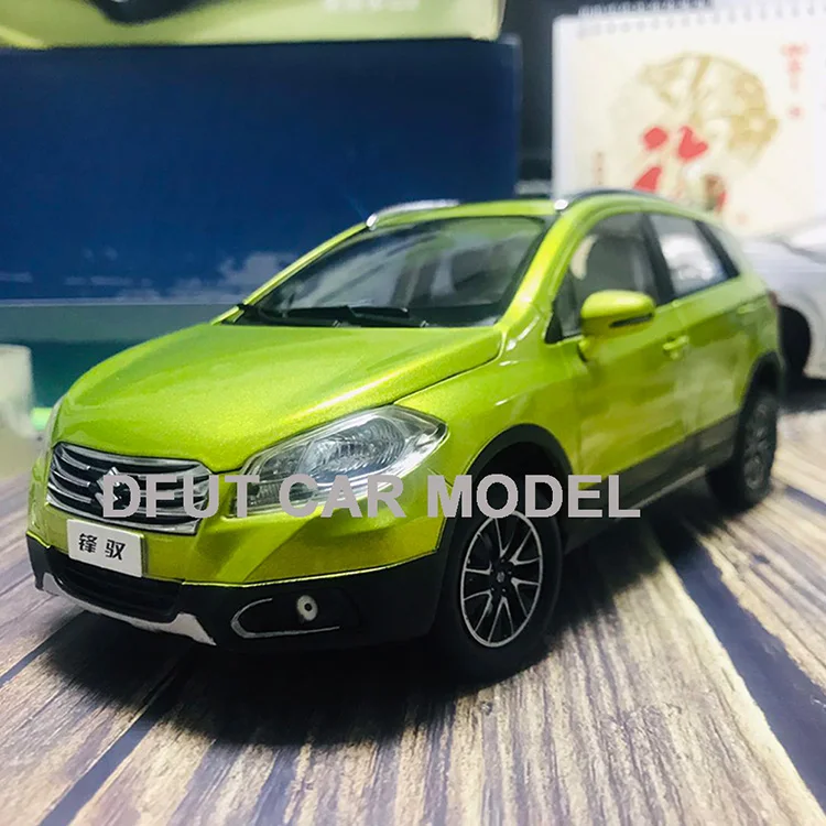 Литая 1:18 игрушка из сплава SX4 S. CROSS модель автомобиля SUV Детские Игрушечные Машинки оригинальные авторизованные подлинные детские игрушки