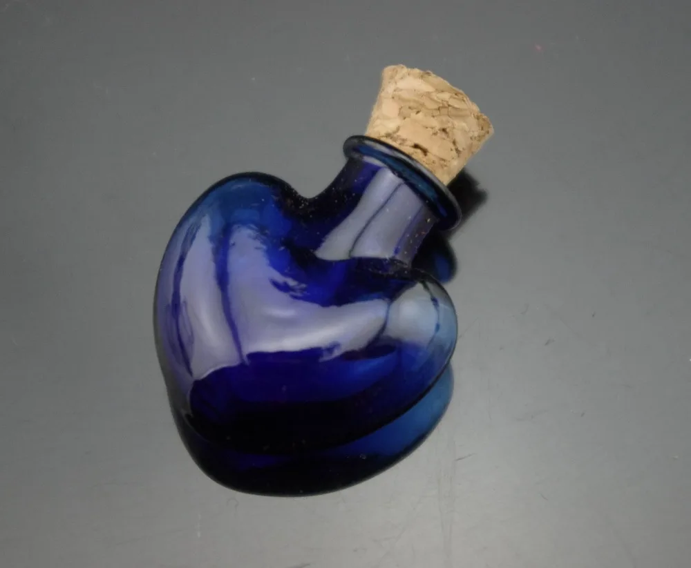 

5pcs Heart Shaped Royal Blue Mini Glass Bottle Vial with Cork Stopper and hook