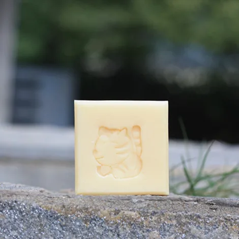 

Bath-loving cat rice pearl cold soap remove blackheads fine pores brighten skin