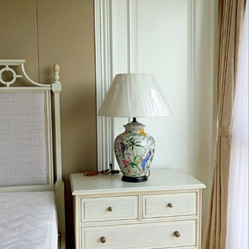 الراقية أوروبا الكلاسيكية رسمت باليد السيراميك الملونة Led E27 الجدول مصباح لغرفة المعيشة غرفة نوم الزفاف ديكور H 70 سنتيمتر 1746