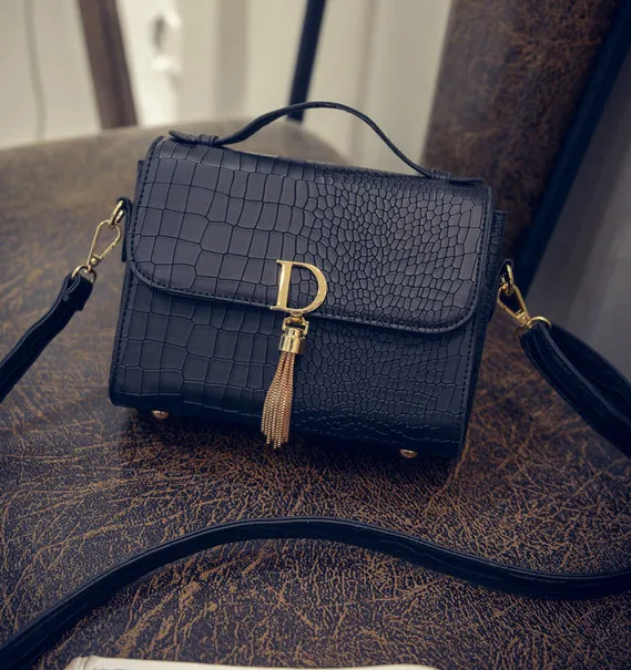 Neue Hotsale Frauen D Brief Umhängetasche Snake Linien Dame Crossbody-tasche Weibliche Quaste Umhängetasche Mode Frauen Pu-leder taschen