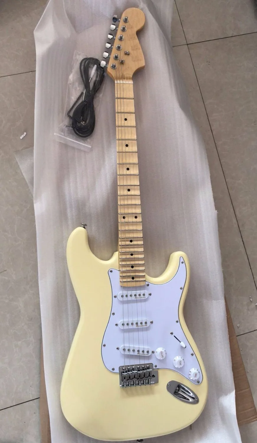 Wholesale New STR Yngwie Malmsteen Electric Guitar With Scallop Fingerboard In Cream Top Quality 180329