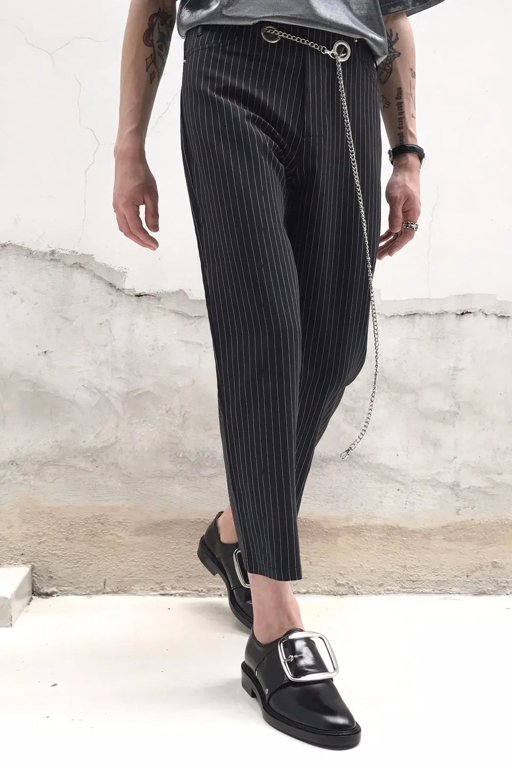 one stripe trousers
