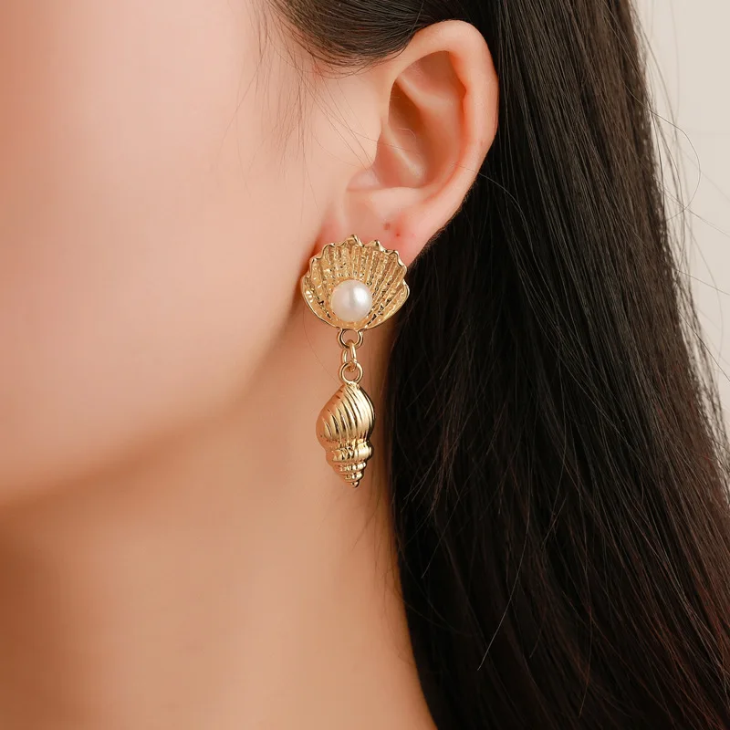 

2019 New Bohemian Style Gold Conch Cowary Shell Drop Earrings High Quality Shell Dangle Earrings Fashion Women Jewelry