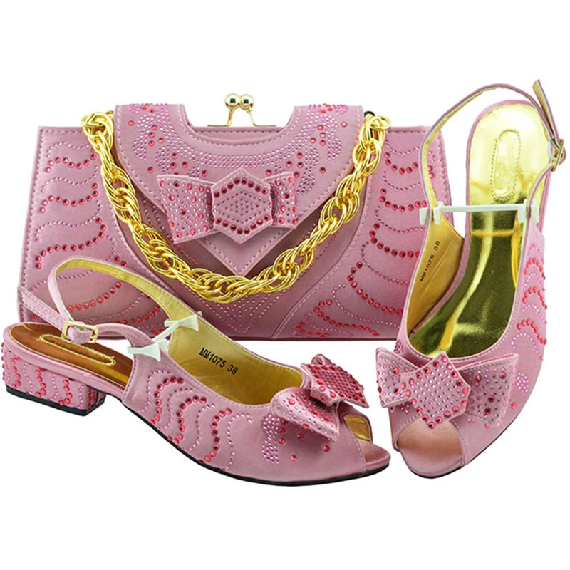 Nieuwste Ontwerp Italiaanse Designer Schoenen En Tassen Bijpassende Set Versierd Met Appliques Tas En Schoenen Italië Pompen Vrouwen Schoenen Nieuwste Ontwerp Italiaanse Designer Schoenen En Tassen Bijpassende Set Versierd Met Appliques Tas En Schoenen Italië Pompen Vrouwen Schoenen