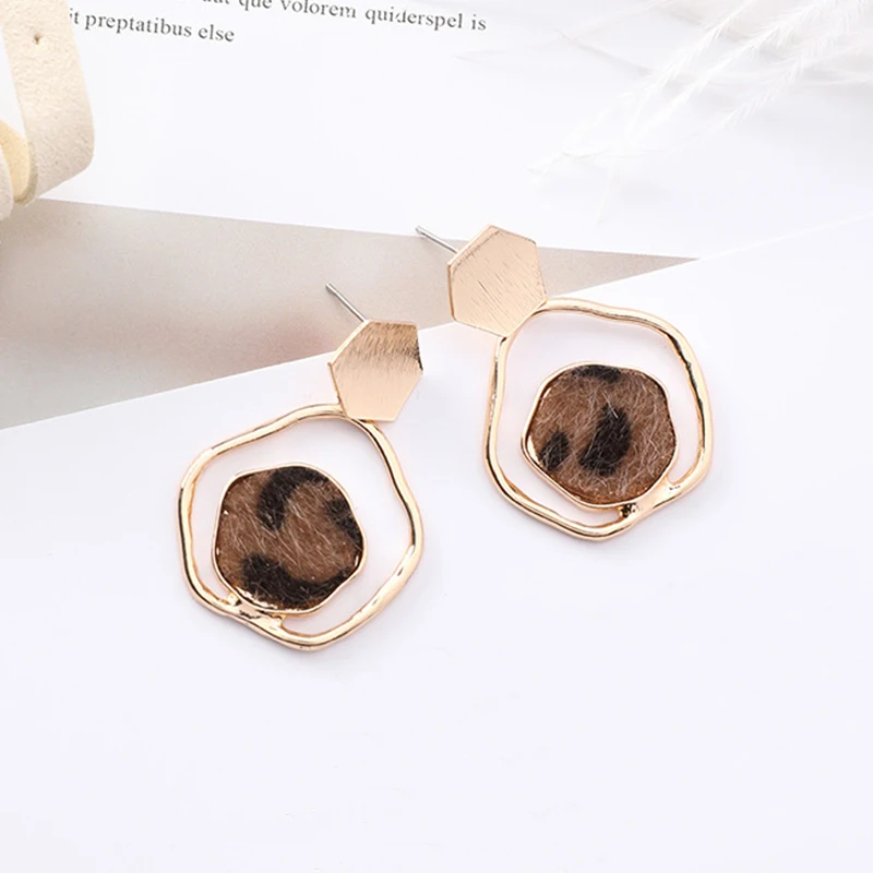 

2018 Hot Fashion Japan and Korea Hexagon Sequins Irregular Sexy Leopard Stud Earrings Suede Metal Geometric Earrings Female