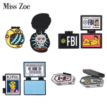 Capa flip coleção esmalte pinos pizza esqueleto caixão broches saco roupas lapela pinos fita fbi punk legal moda jóias