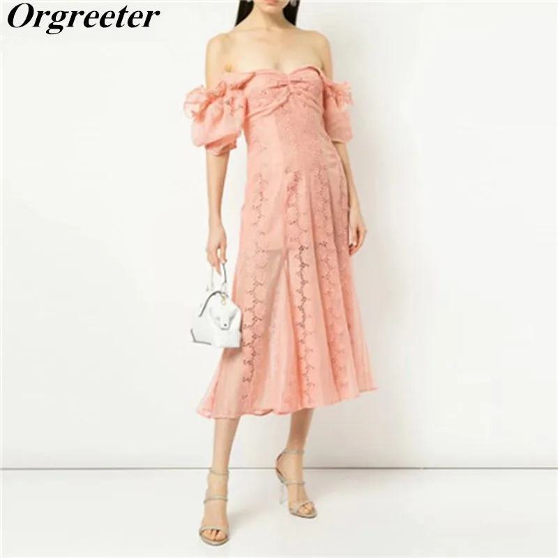 

Sexy Off the shoulder Puff Sleeve Lace Dress 2019 Summer New Pink Lace Hollow Out Chiffon Patchwork Holiday Dress White Sumdress