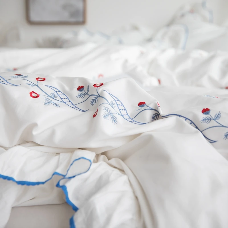 Синий белый Египетский хлопок красный цветы вышивка постельных принадлежностей пододеяльник кровати застежки для простыни льняной чехол для подушки 4 шт