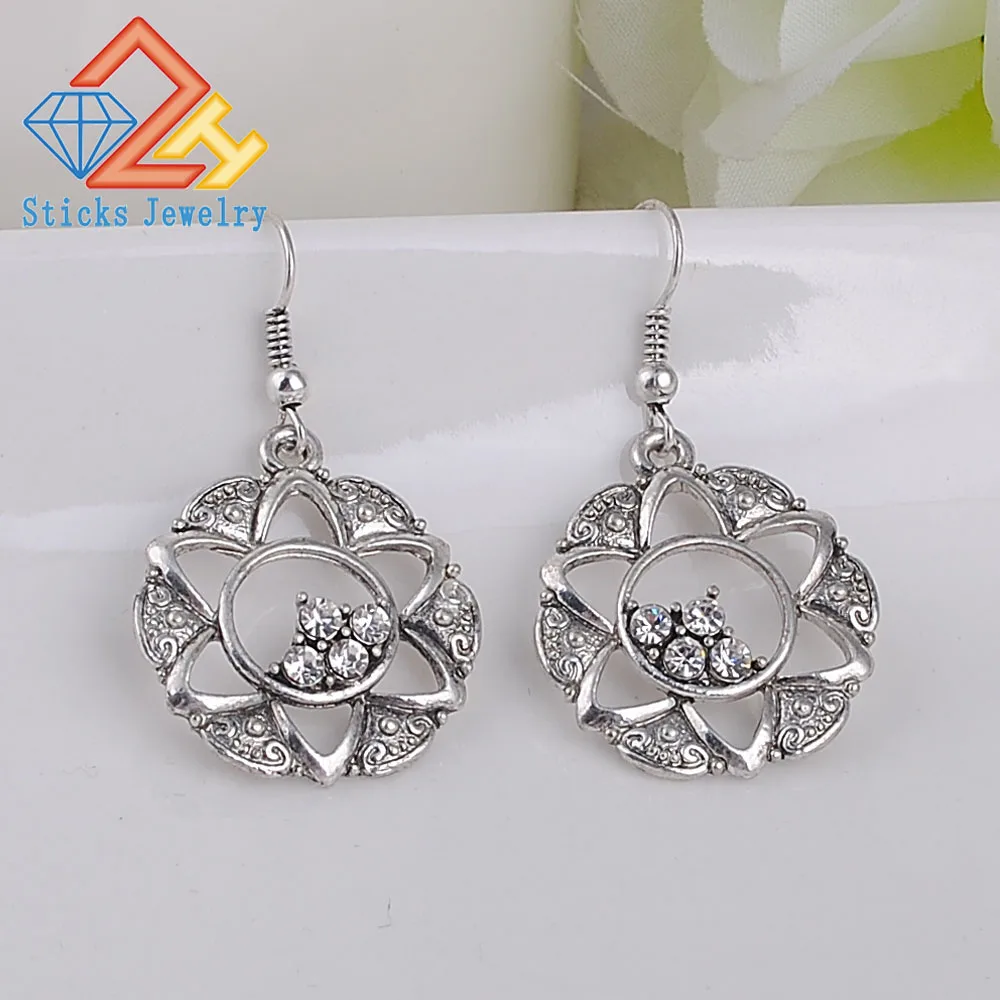 

Retro alloy accessories