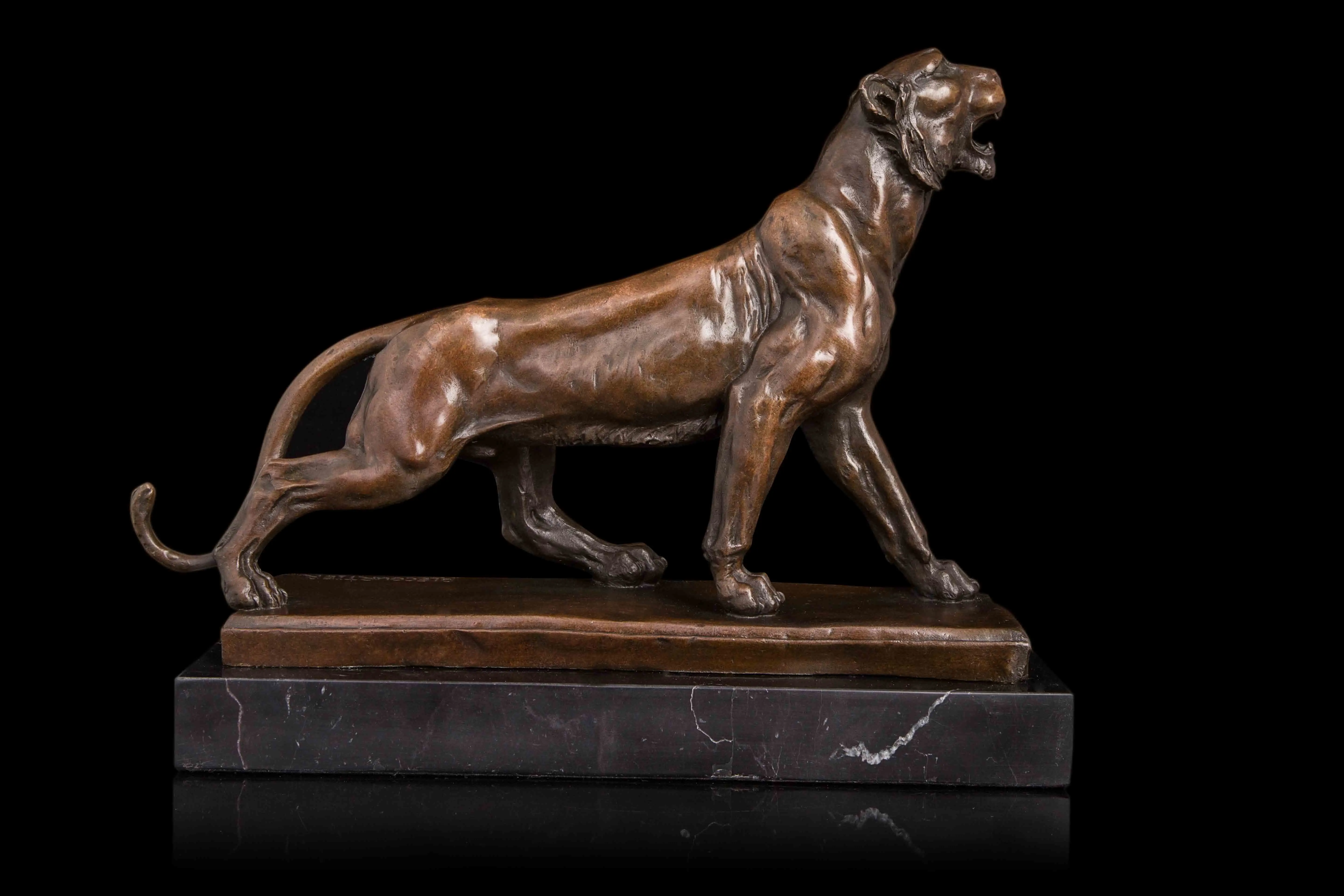

Wo have bronze animal ornaments study desk ornaments animal sculpture collection Leopard