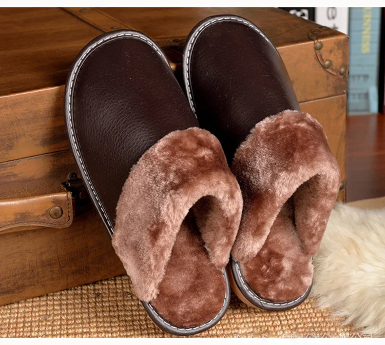 Зимние домашние мужские хлопковые тапки для дома помещений; нескользящие теплые и удобные хлопковые тапочки; кожаная стеганая хлопковая обувь