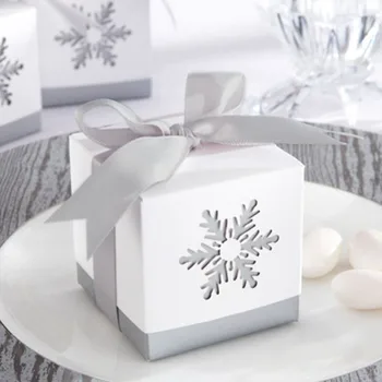 

50pcs/set Hollow Out Fashion Snowman Pattern Paper Gift Box Asamento Caixa Corte A Laser Candy Boxes Gift Bags Christmas Decor