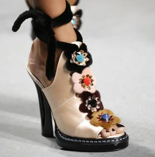 

Moraima Snc Fashion Stange Heels Woman Sandals Runway Peep Toe Lace-up Leather Heels Sexy Flower Decorations Dress Shoes Black