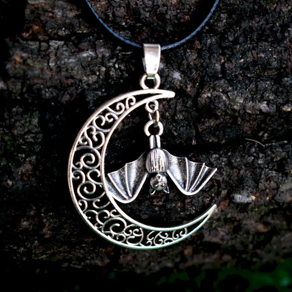 

wicca celtics Crescent Halloween moon hanging bat necklace upside down realistic animal pendant spirit totem