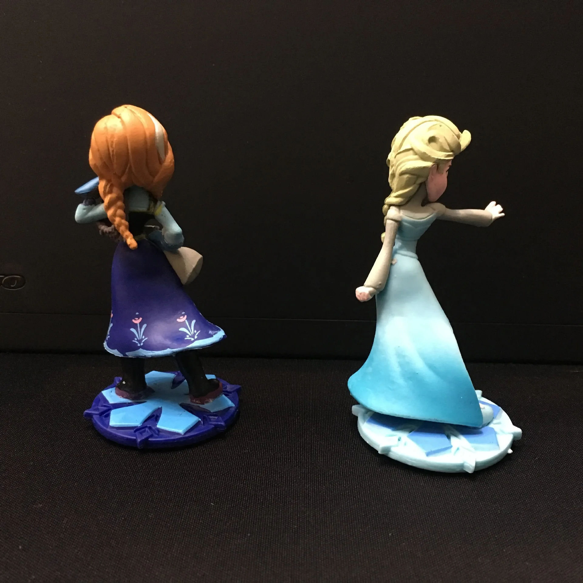 Frozen accessories 2 models elsa Anna Princess cake shape doll to do micro landscape 2 sets of ornaments toys hobbies Frozen accessories 2 models elsa Anna Princess cake shape doll to do micro landscape 2 sets of ornaments toys hobbies