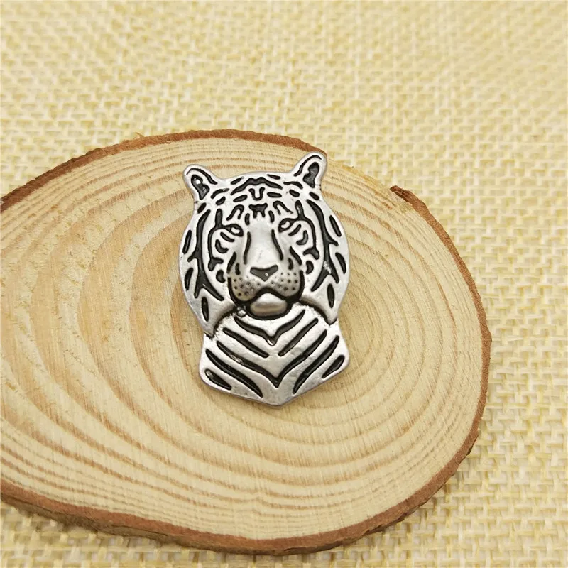 LPHZQH мультфильм сильный тигр Broches Бабочка застежка воротник булавка ювелирные