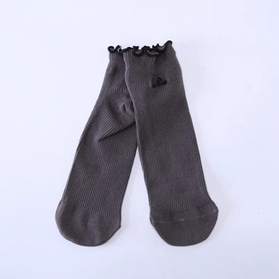 dark grey Модные кружевные женские хлопковые носки с вышитыми буквами, высококачественные милые короткие тонкие носки с оборками, весенне-летние носки принцессы - Цвет: dark grey