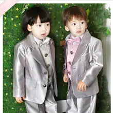 Детские костюмы серебристого цвета на двух пуговицах, с отворотом, милый красивый модный комплект одежды, смокинги с цветочным принтом для мальчиков(пиджак+ штаны+ галстук+ жилет+ галстук-бабочка