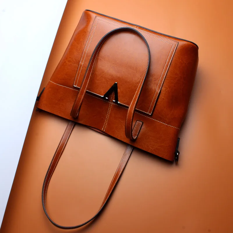 Women's new leather fashion large-capacity handbag Europe and the United States leather vertical model tote