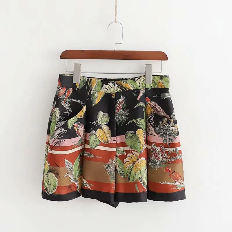 

XD35-1913 European and American Fashion Wind Printed Vertical Shorts