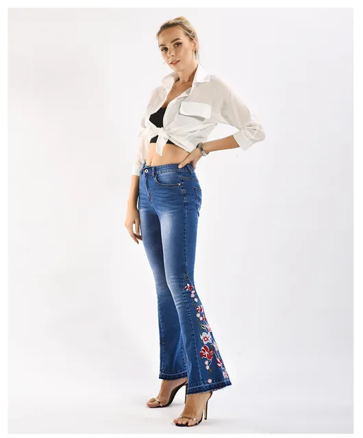 Skinny Jeans with flare design and floral embroidery