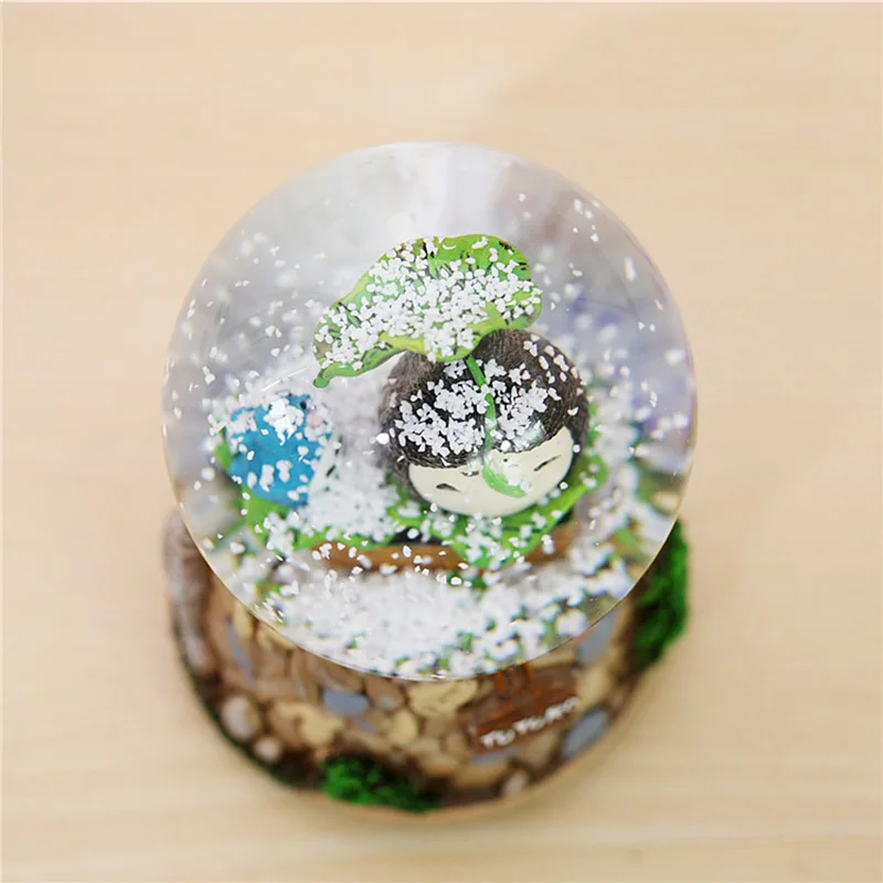 Nuevo Miyazaki Totoro bola de cristal caja de música adornos bola de cristal nieve con luz de música agua Polo caja de música artesanías hogar regalos