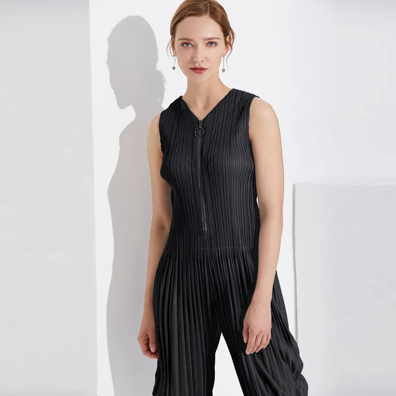 Rompers Womens Jumpsuit 2019 Light Comfortable V-neck Zipper Elastic Miyake Pleats Slim Straps Mid-Calf Casual Jumpsuit Rompers Womens Jumpsuit 2019 Light Comfortable V-neck Zipper Elastic Miyake Pleats Slim Straps Mid-Calf Casual Jumpsuit