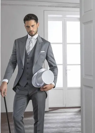 Gray-Three-Pieces-Groom-Suit-Custom-Made-Tuxedos-For-Men-Groomsman-Bridegroom-Wedding-Best-Man-Suits.jpg_640x640 (2)