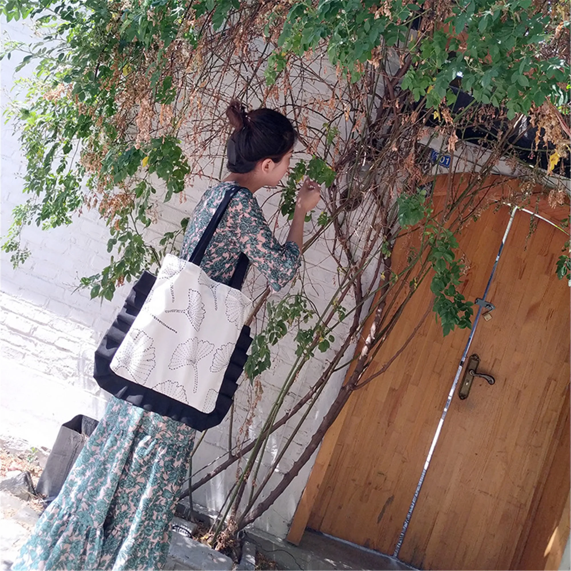 Хлопковая парусиновая Экологичная для шоппинга с ручкой сумка через плечо с принтом листок гинкго черная плиссированная отделка BF50