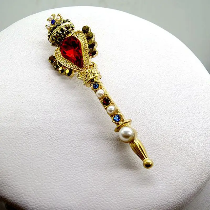 

2018 brand new fashion, retro Baroque crown cross, little magic wand, popular female brooch.