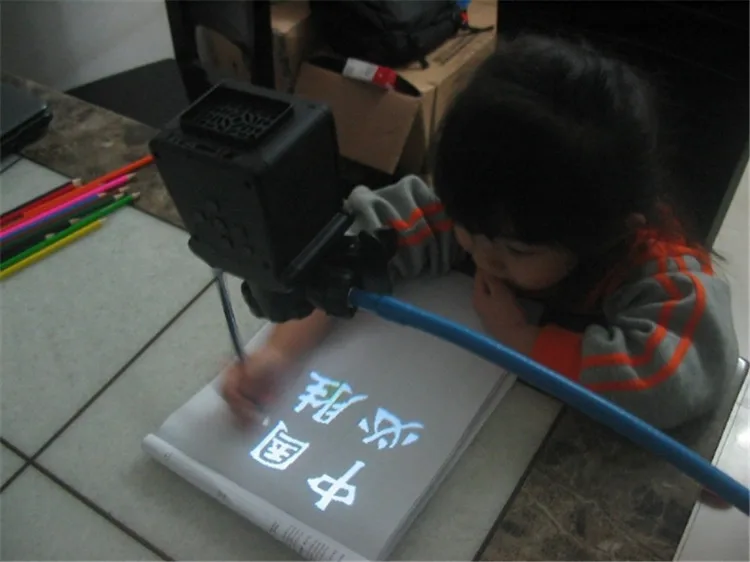 Gigxon - IQ1 2016 Newest Mini Cartoon Projector For Kids Learning Children Educational Portable Projector