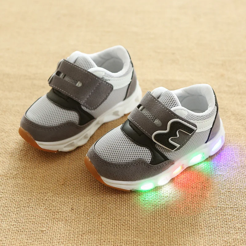 ZYJ/детская повседневная обувь со светодиодный подсветкой, детские спортивные кроссовки, летняя обувь для мальчиков и девочек, светящаяся мягкая подошва, дышащая сетчатая блестящая обувь