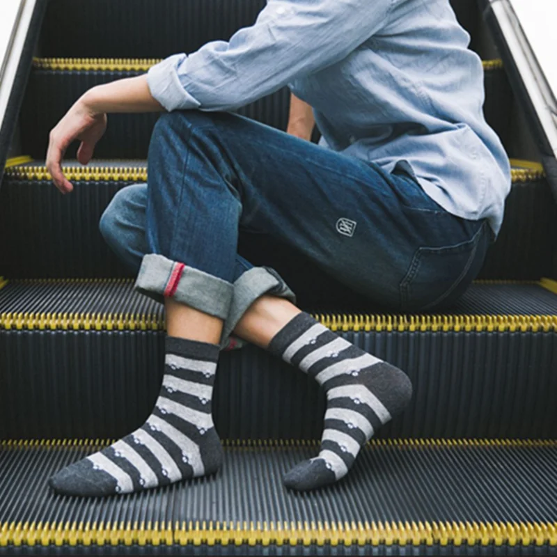 

1 pair of men's flower Mid stockings Cotton socks Sports break sweat-absorbent breathable men's socks Multicolor