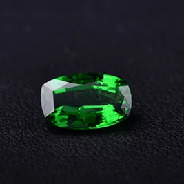 

1.77 CT garnet Natural surface Perfect scintillation.Specification: 9.3mm*5.8mm*3.5mm