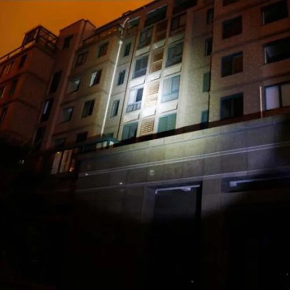 3000-Lumen-Aluminum-alloy-Zoomable-CREE-XM-L-Q5-LED-Flashlight-Torch-Zoom-Lamp-Light-LED (1)