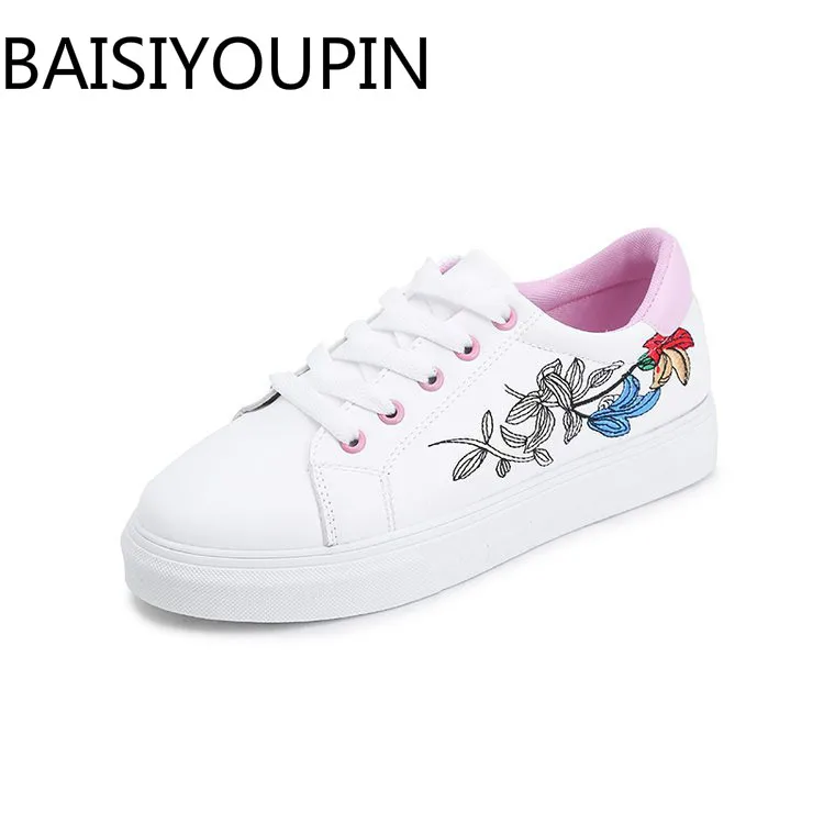 

2018 New Embroidered Small White Shoes Women's Embroidered Leisure Single Shoes with Round Head Student Board Shoes Ladies Flats