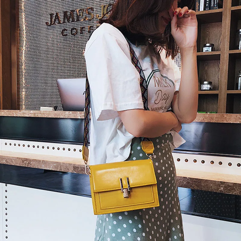New Women Fashion Width Shoulder Bags INS Popular Female Exquisite Solid Handbag Mini Flap Lady Travel Chains Crossbody SS3474 (5)