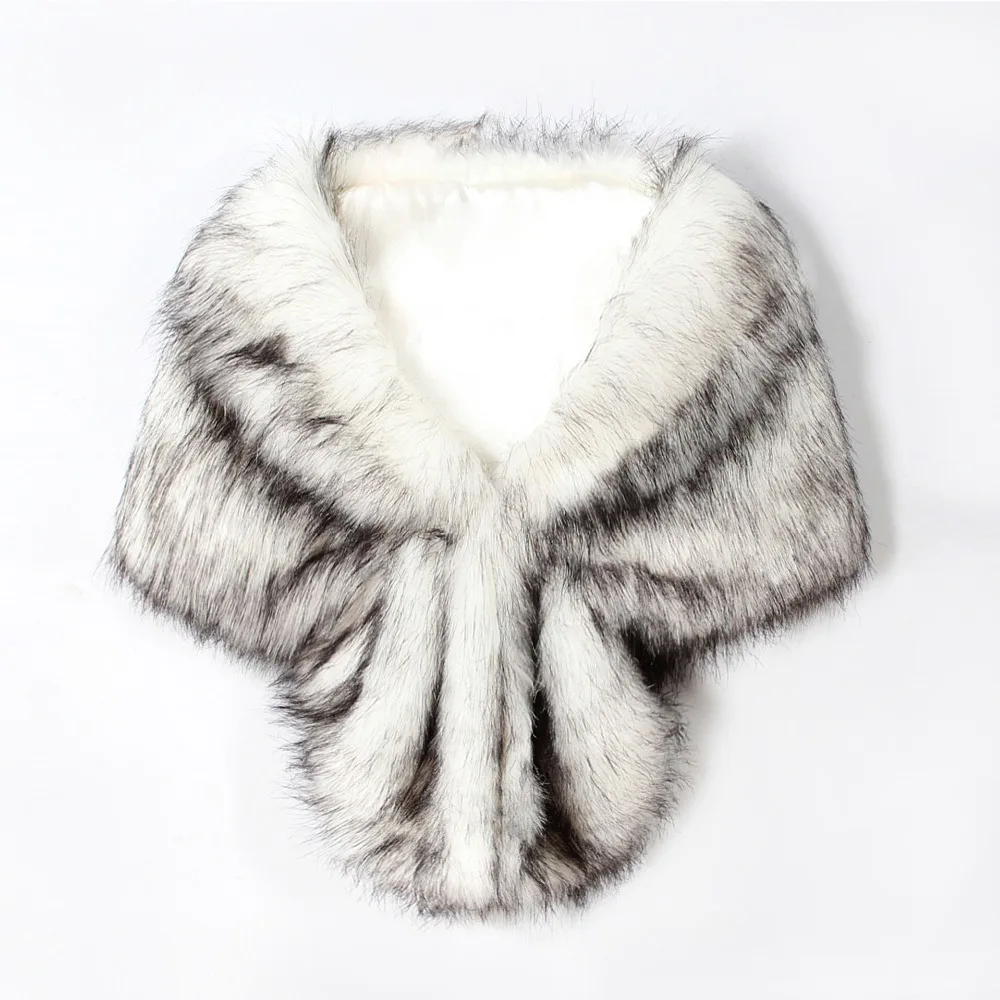 The bride's fur lapel cape was a butterfly cape (10)