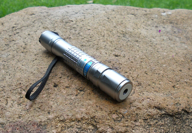 445nm/447nm/450nm 8000mw focusable blue laser pointer burning star torch With Charger+ 5 caps+Box free shipping |
